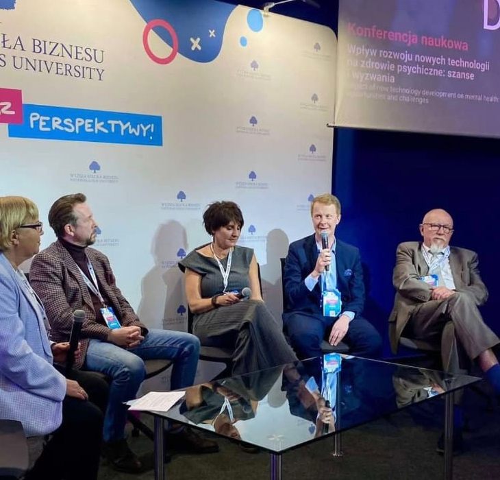 Polipsychograf a wpływ rozwoju nowych technologii na zdrowie psychiczne: szanse i wyzwania.